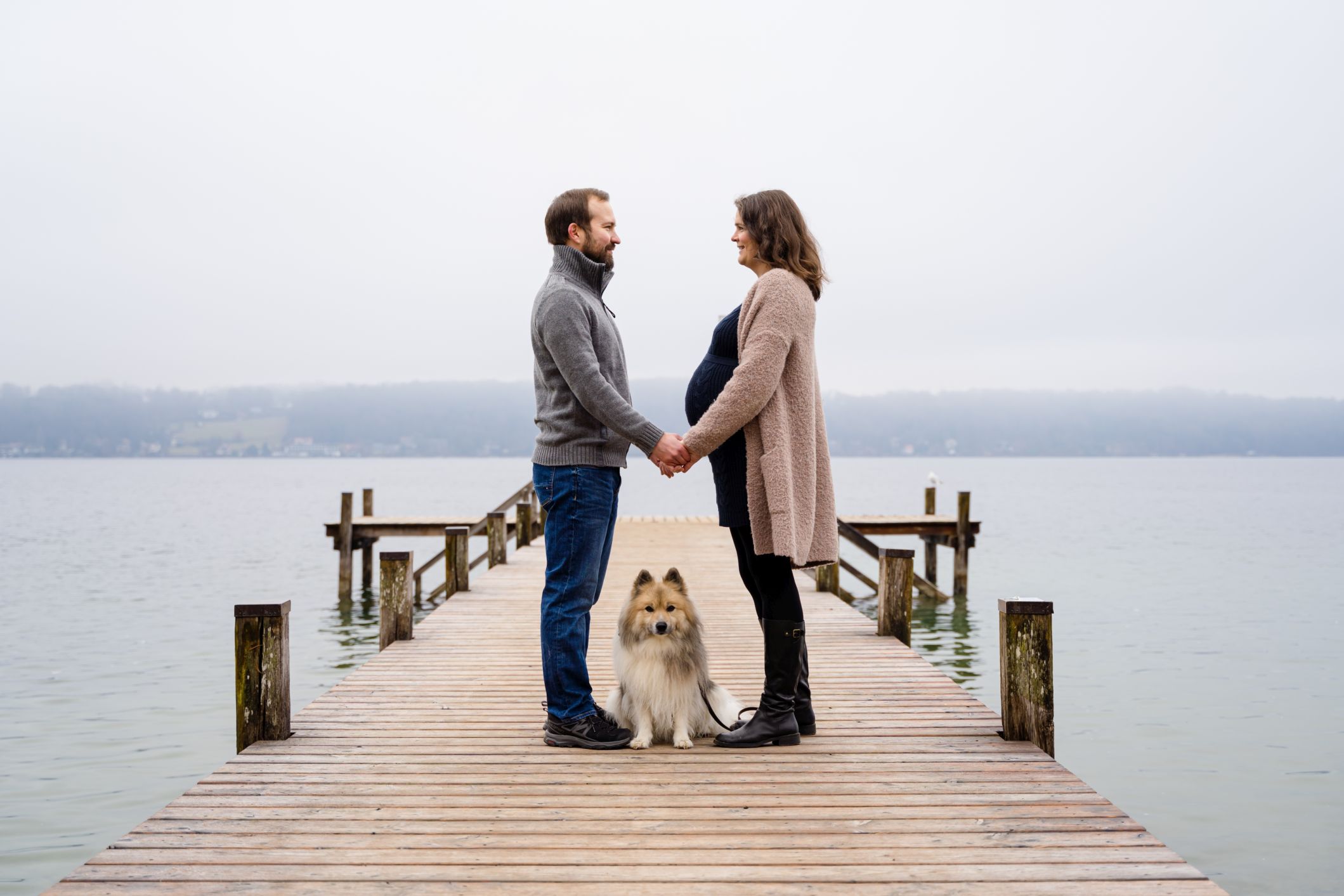 Babybauchshooting am See mit Hund Ulm Neu-Ulm