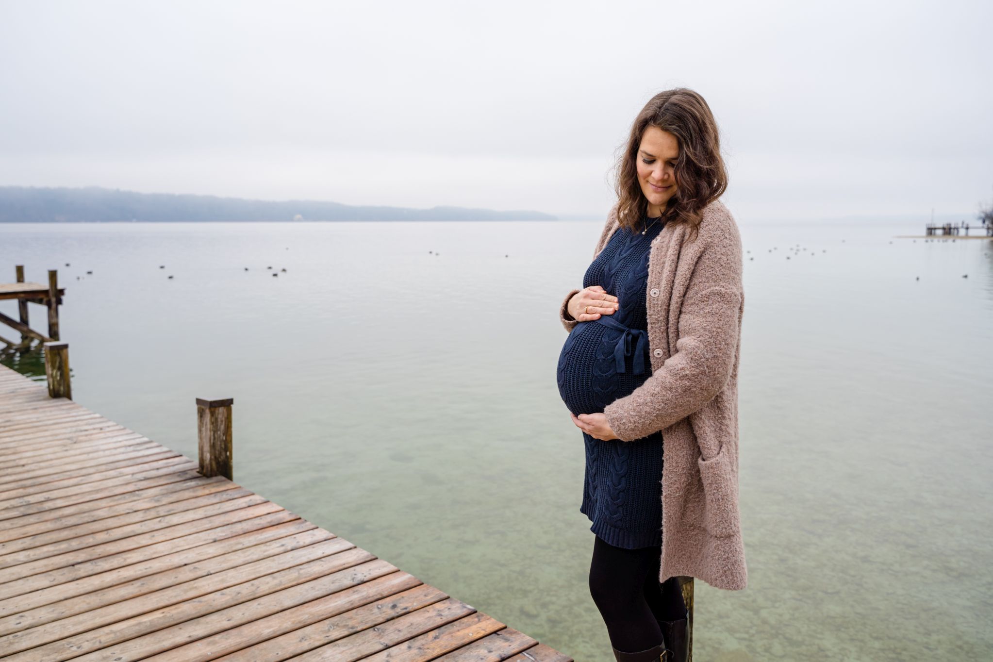 Babybauchshooting am See mit Hund Ulm Neu-Ulm