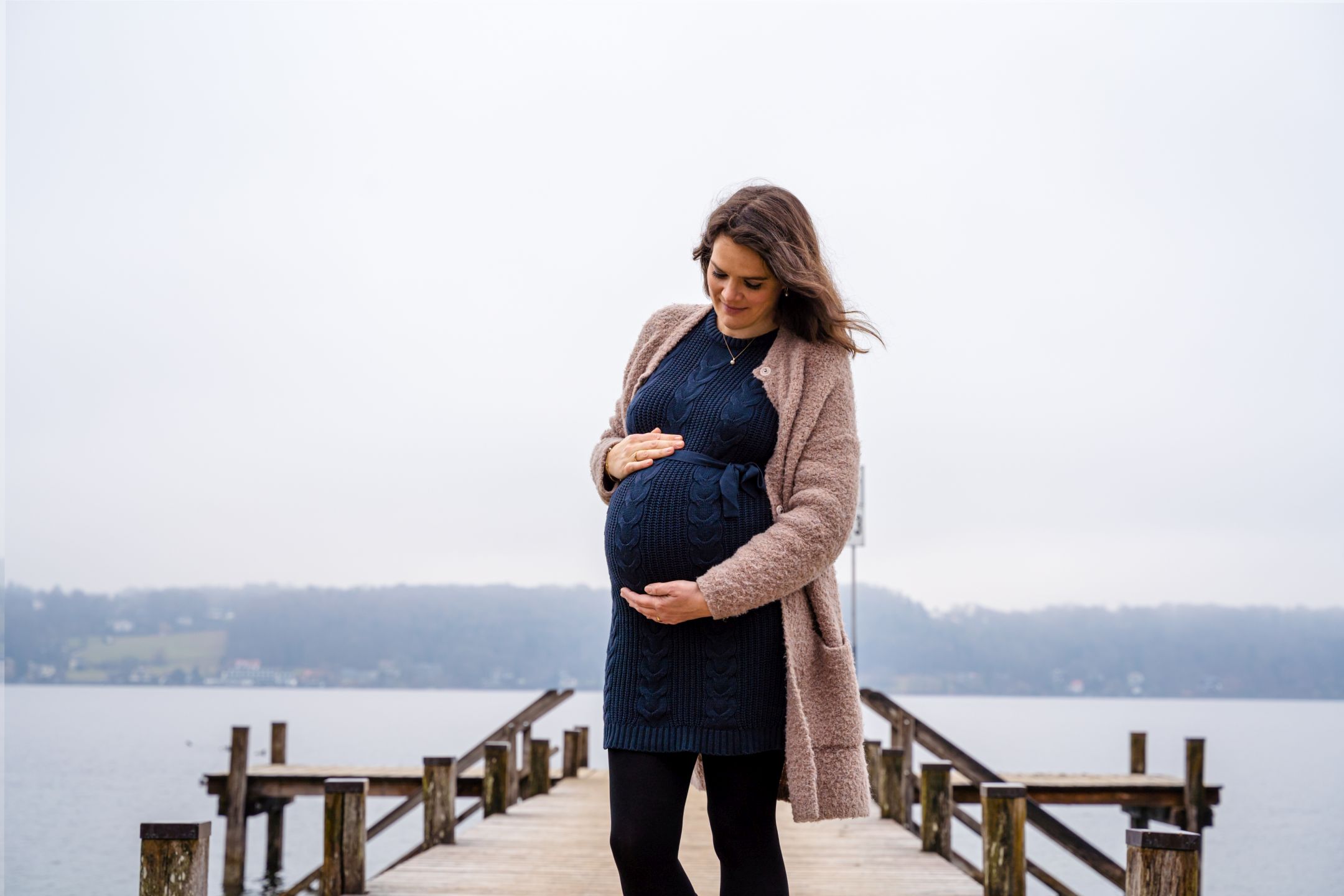 Babybauchshooting am See mit Hund Ulm Neu-Ulm